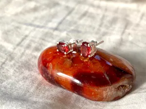 Garnet Sanaa Studs - Faceted Oval