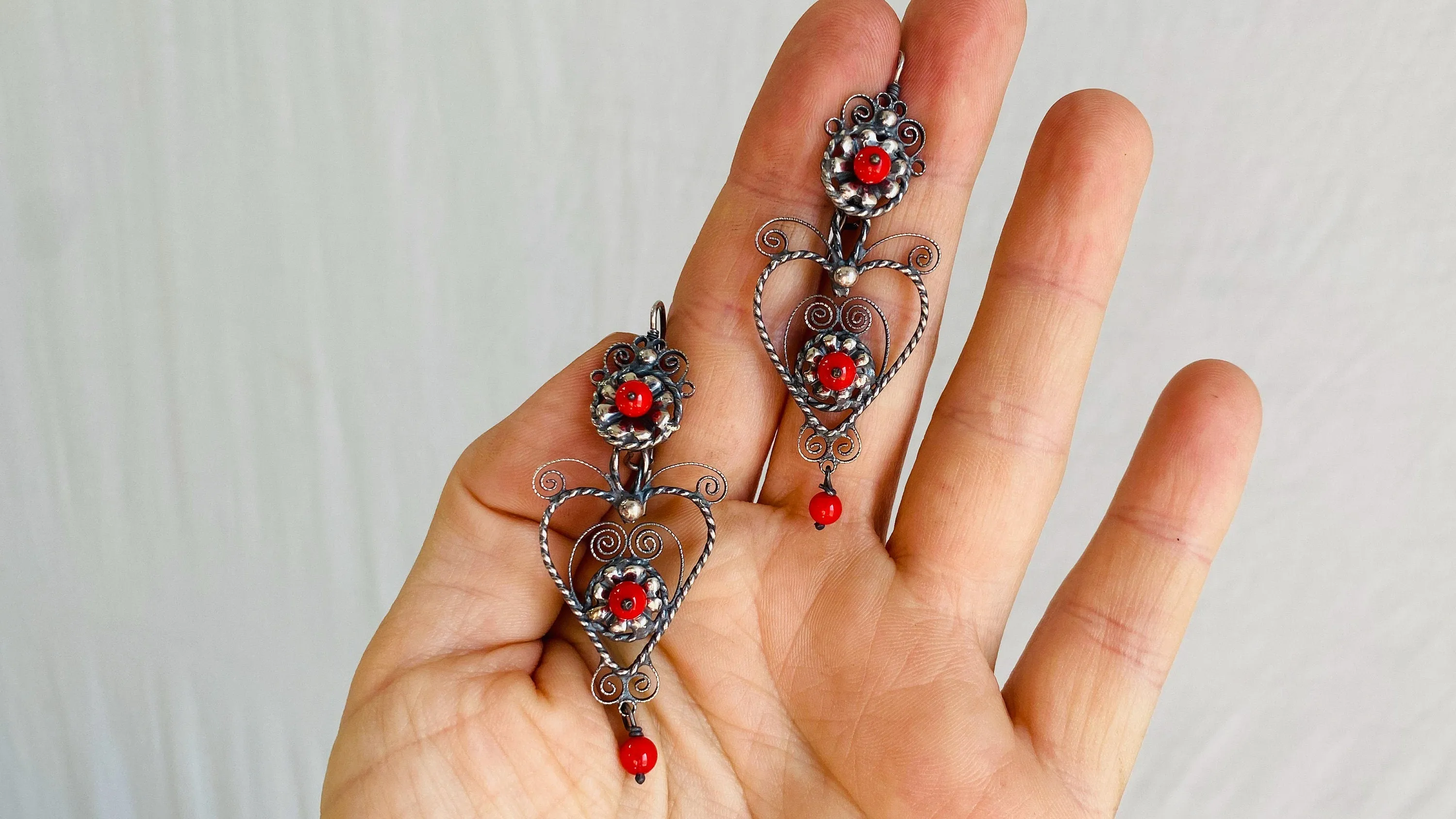 Heart Earrings. Oaxacan Filigree with Coral. Sterling Silver. Mexico. 0402