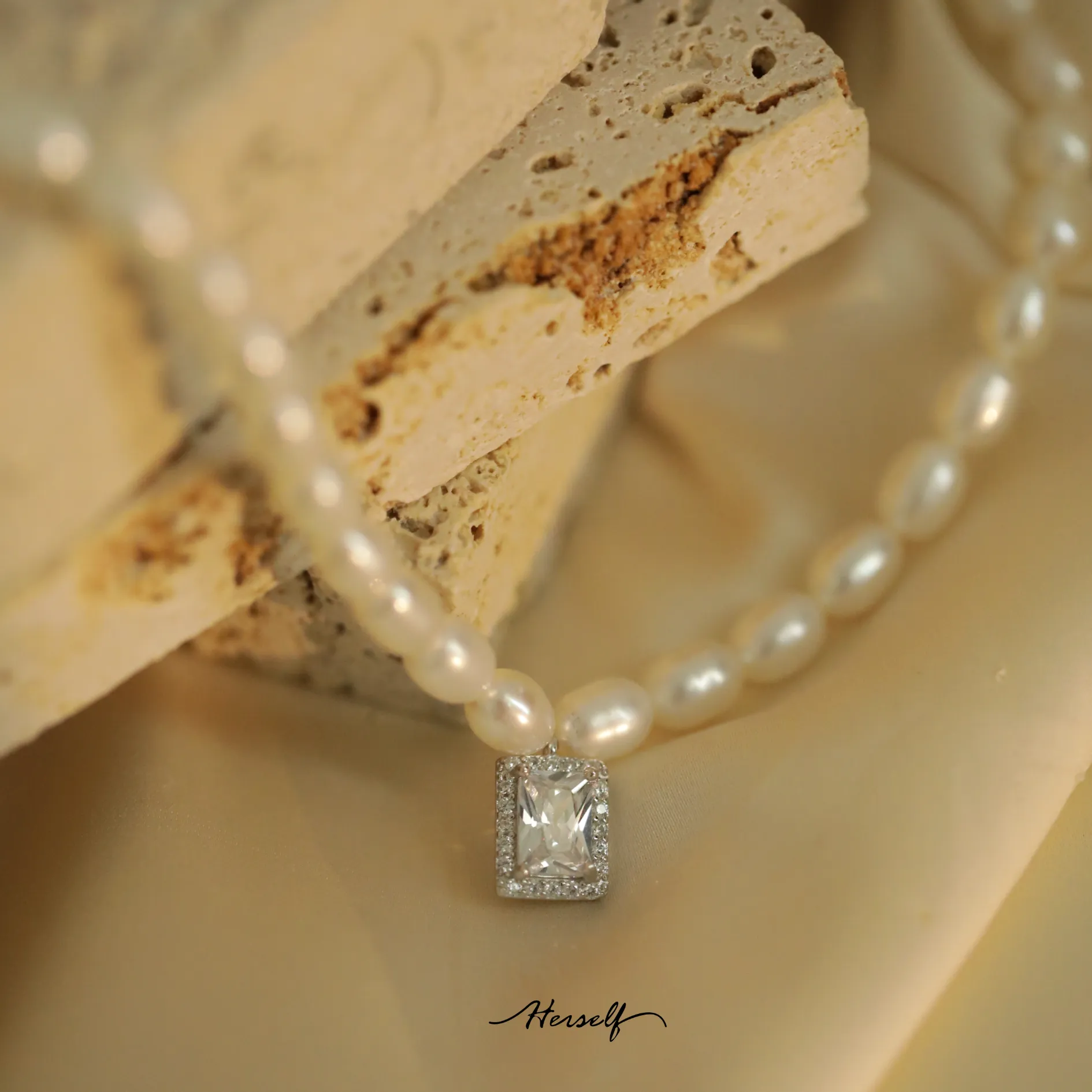 Rice Pearl Chocker Cube Zircon