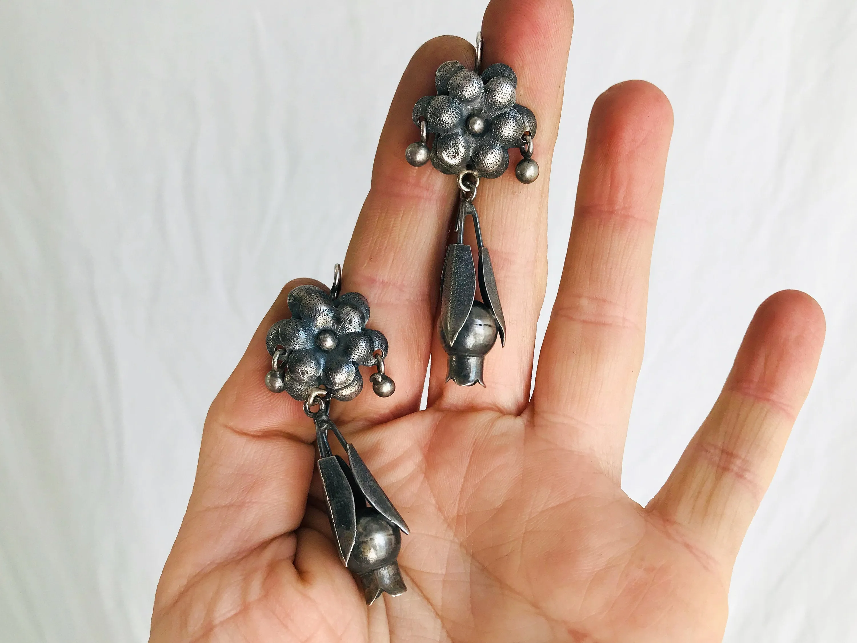 Vintage Oaxacan Earrings. Pomegranites. Sterling Silver. Mexico. Frida Kahlo