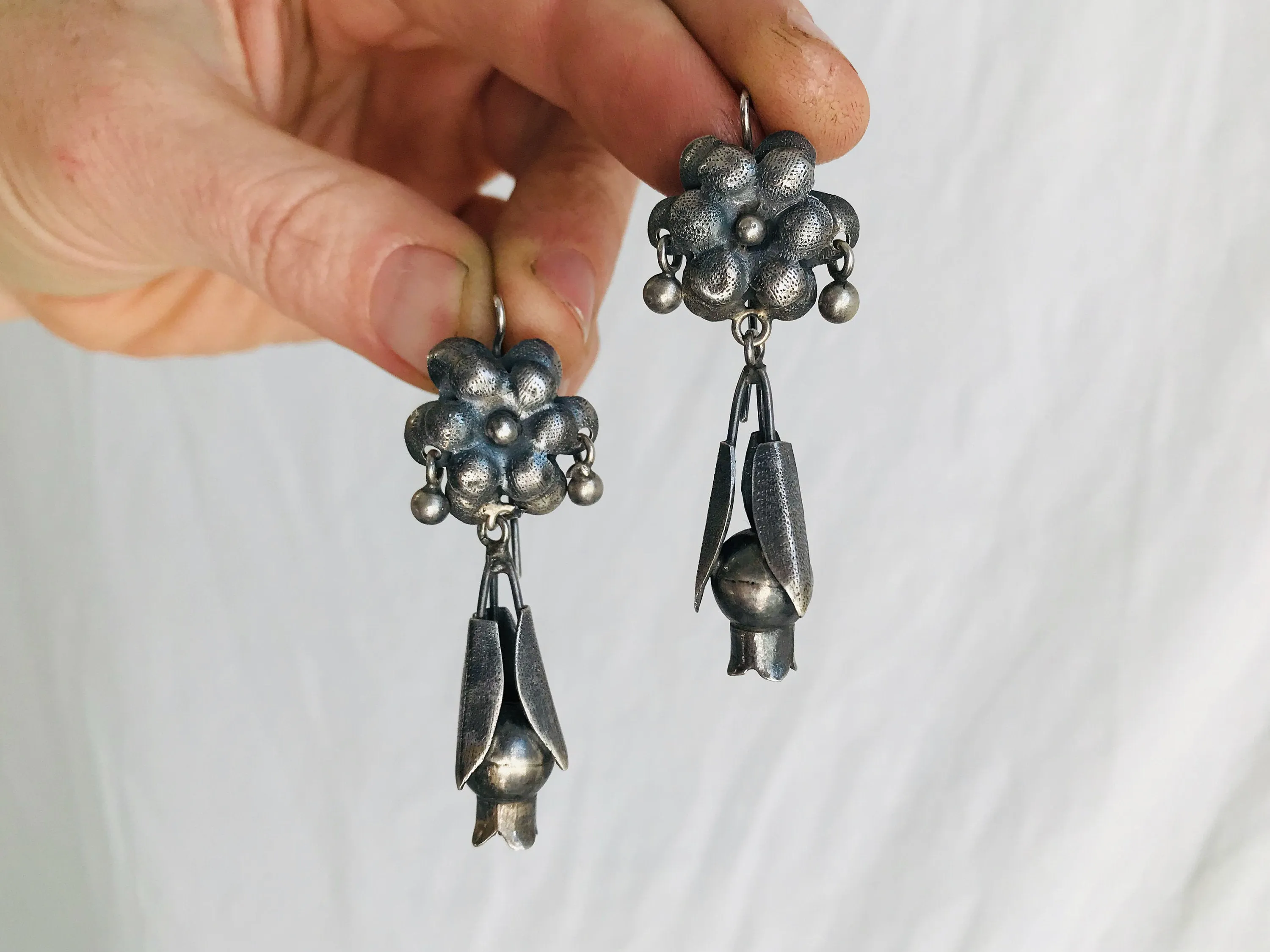 Vintage Oaxacan Earrings. Pomegranites. Sterling Silver. Mexico. Frida Kahlo